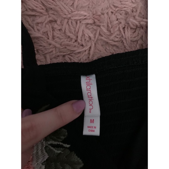 Xhilaration black crop top with floral pattern - Picture 3 of 3